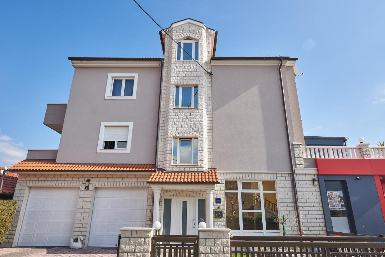 Apartments Lovric With Sea View Kaštela Exteriör bild