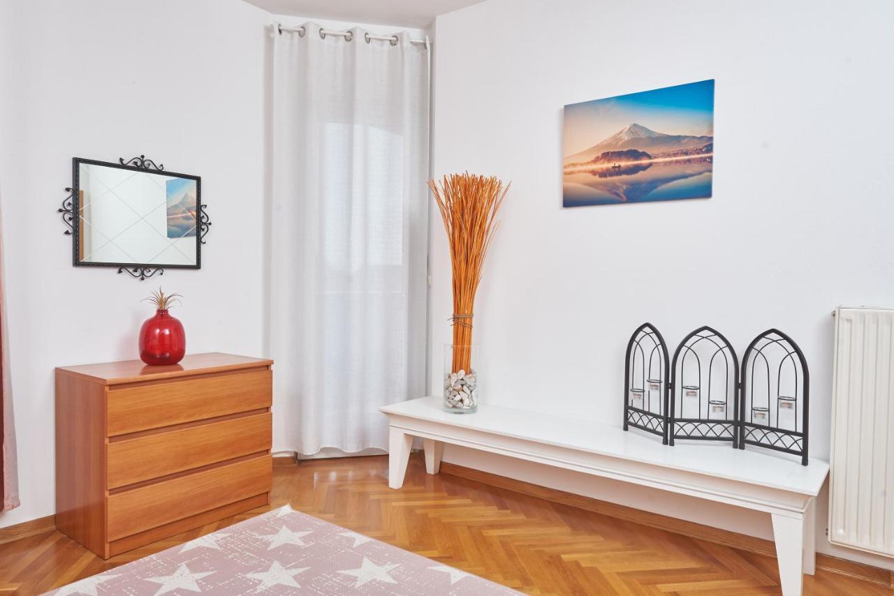 Apartments Lovric With Sea View Kaštela Exteriör bild