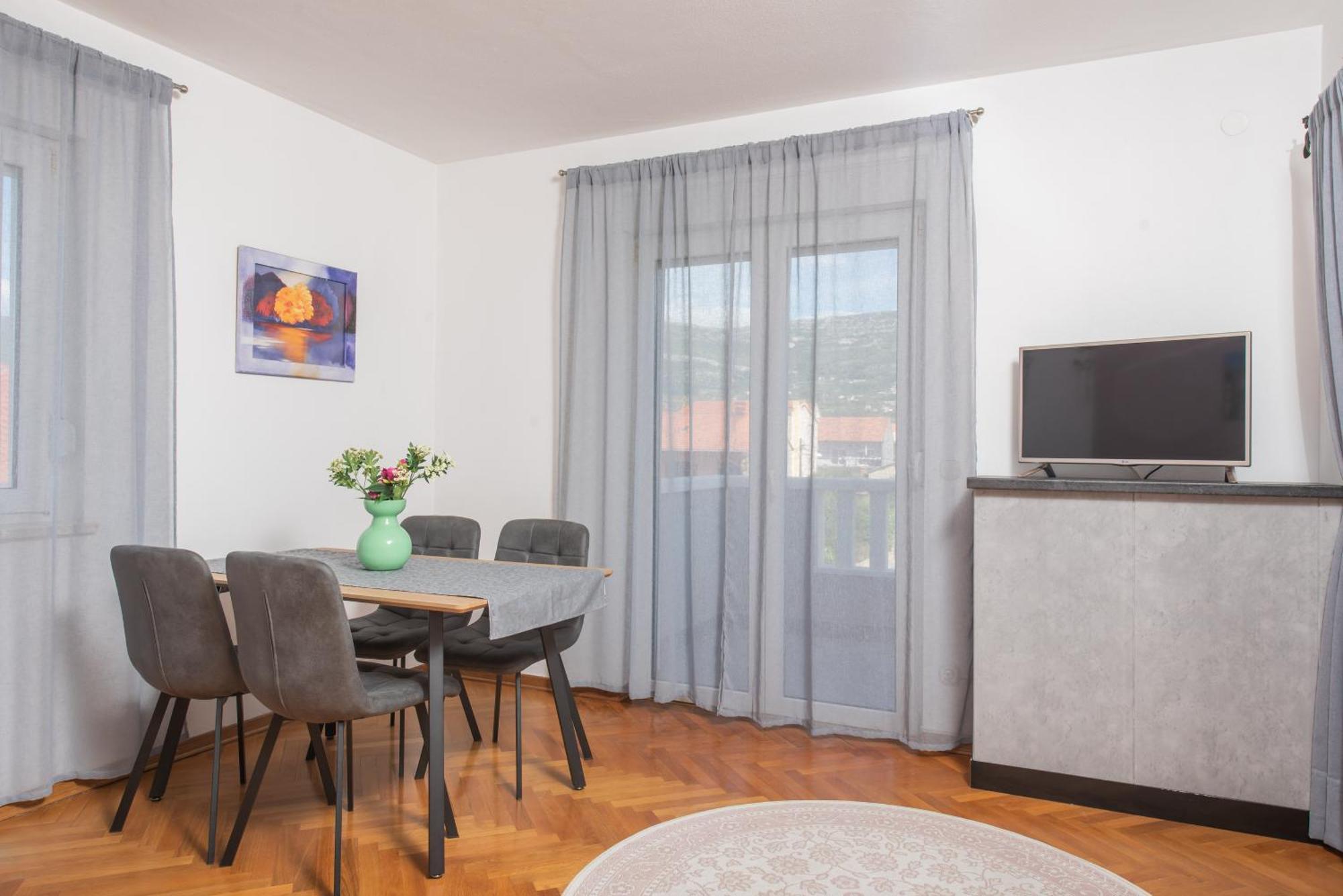 Apartments Lovric With Sea View Kaštela Exteriör bild