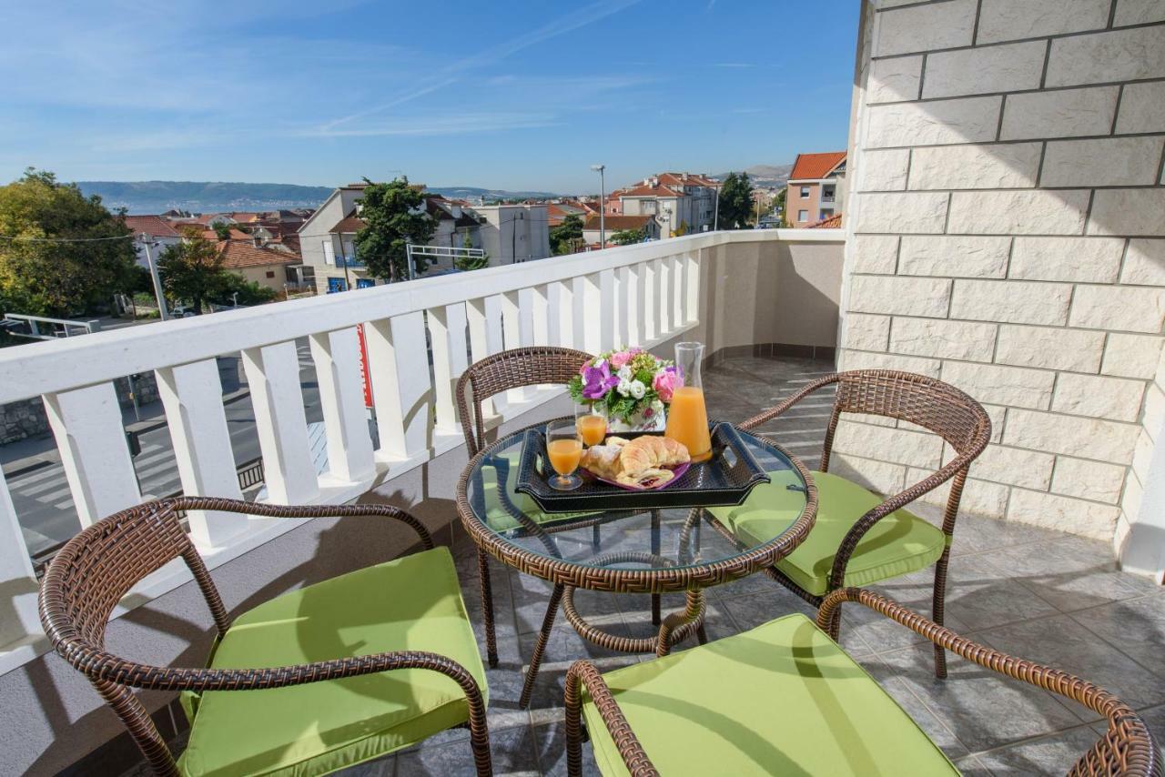 Apartments Lovric With Sea View Kaštela Exteriör bild